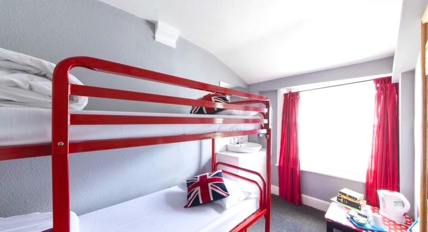 Astor Queensway Hostel